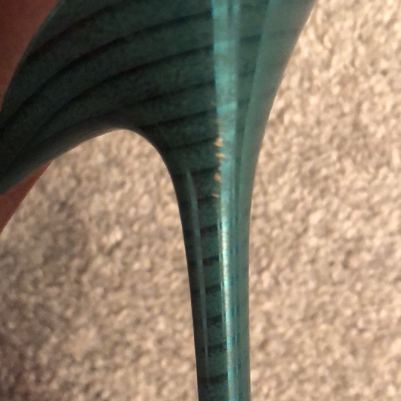 Metallic teal mermaid pumps size 6 🧜🏽‍♀️🤍 - Picture 13 of 17